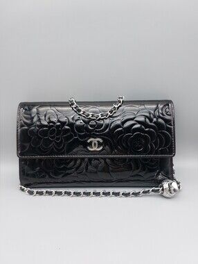 🖤CHANEL Black Camellia Patent Leather  Clutch/Wallet🖤